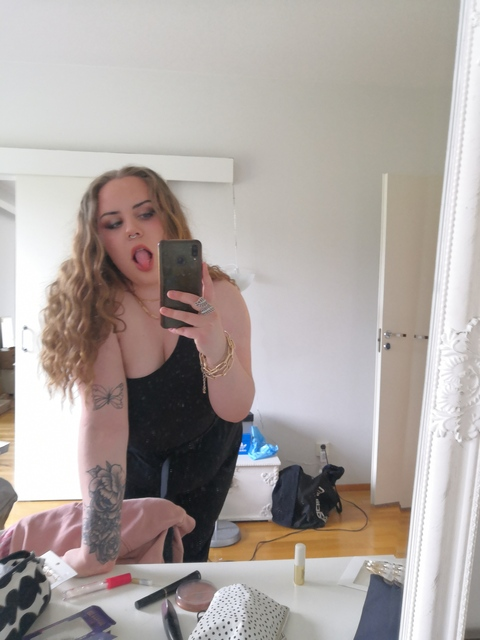 adaliina onlyfans leaked picture 2