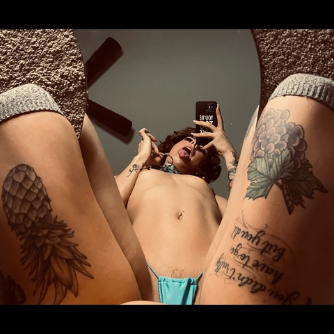 alexxis18 onlyfans leaked picture 2