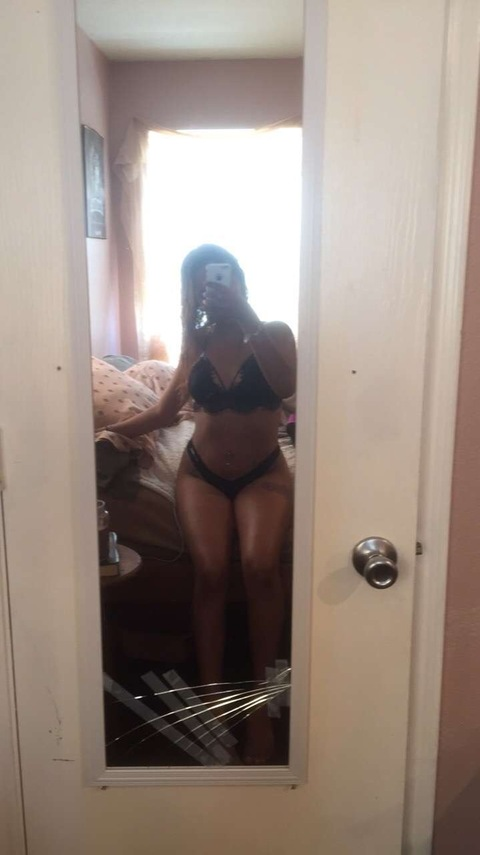 bellaahtx99 onlyfans leaked picture 2