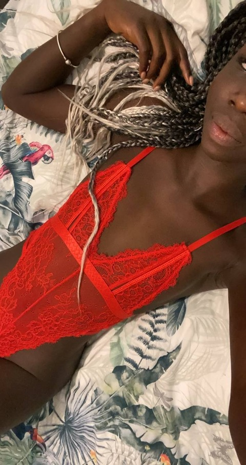 bellasimone99 onlyfans leaked picture 2