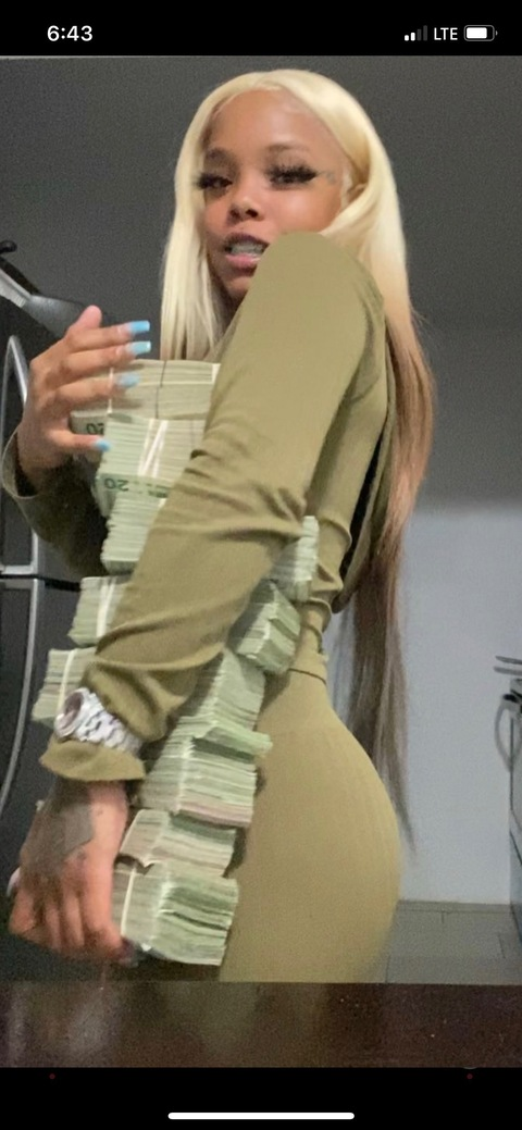 bigquii onlyfans leaked picture 2