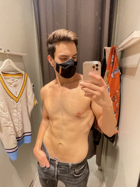 brianmartlo onlyfans leaked picture 2