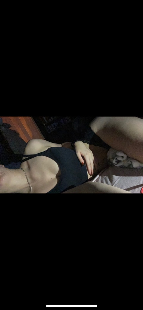 daddysgirl041999 onlyfans leaked picture 2