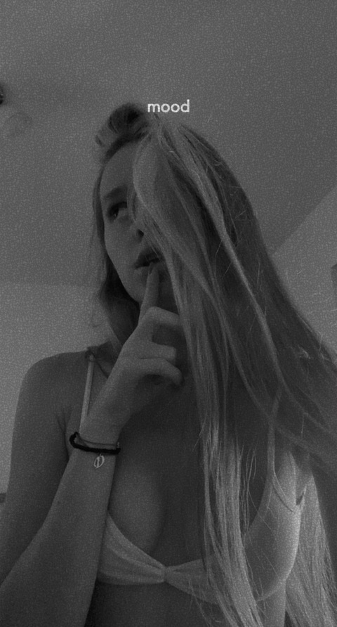 denissa18 onlyfans leaked picture 2