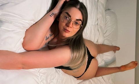 deziraeschulz onlyfans leaked picture 2