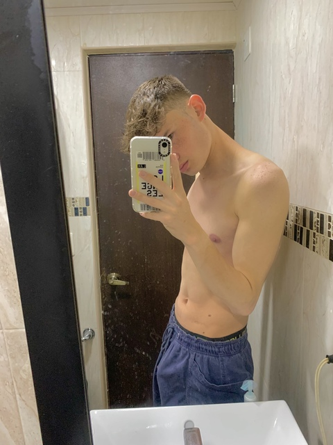 dylanmeeze onlyfans leaked picture 2