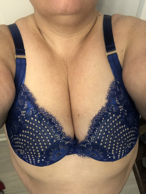 ev4u69 onlyfans leaked picture 2