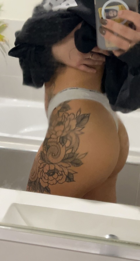 gia.youngy onlyfans leaked picture 2