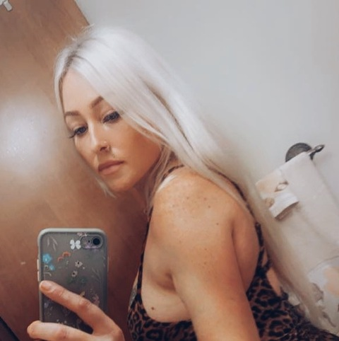 greeneyedcandy225 onlyfans leaked picture 2