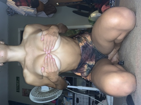 hippiej1332 onlyfans leaked picture 2