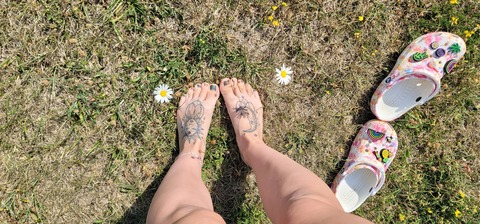 hippietoes21 onlyfans leaked picture 2