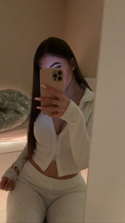 katlatina onlyfans leaked picture 2