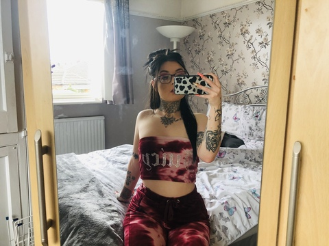 laura_x onlyfans leaked picture 2