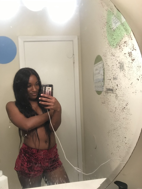 layah onlyfans leaked picture 2