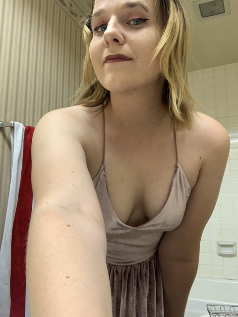 lily-lila onlyfans leaked picture 2