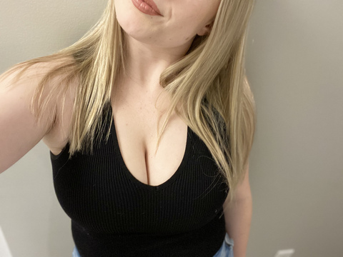 little_blonde onlyfans leaked picture 2