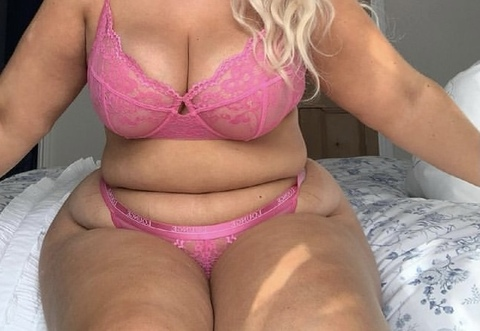 lolaatheebunnyy onlyfans leaked picture 2