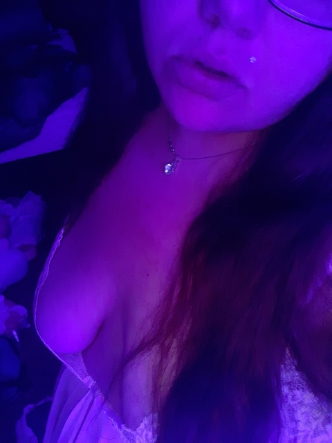 lovelycurves1723 onlyfans leaked picture 2