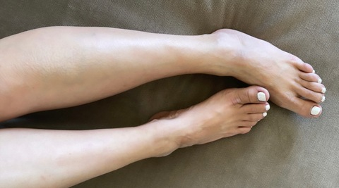 lovemyfeetandworshipme onlyfans leaked picture 2