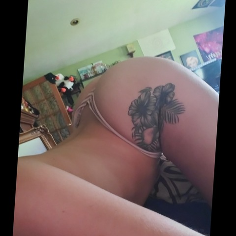 lyssalovesyou22 onlyfans leaked picture 2