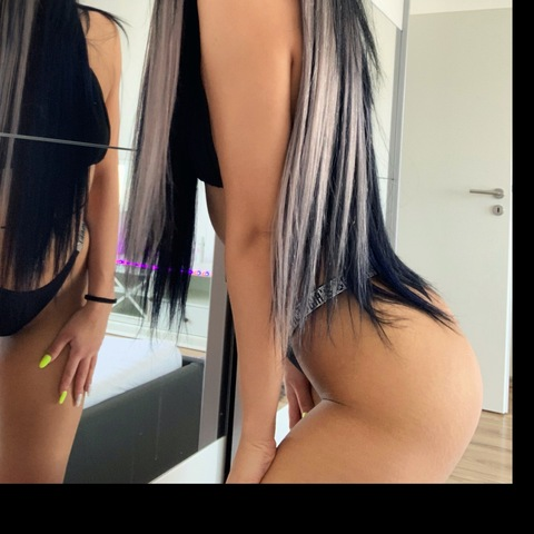 medeea_larisa onlyfans leaked picture 2