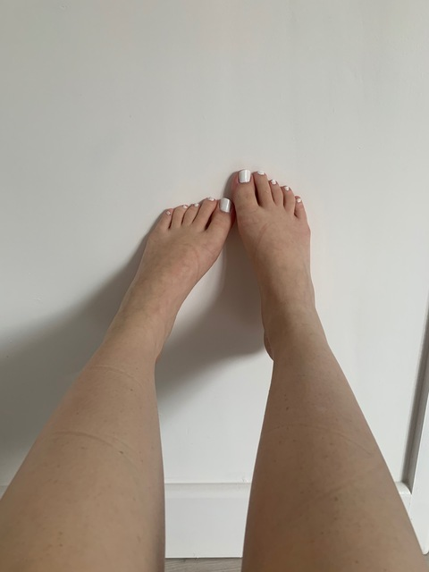 meganspetitefeet onlyfans leaked picture 2