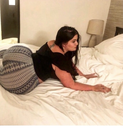 misshellykyliejuanita onlyfans leaked picture 2