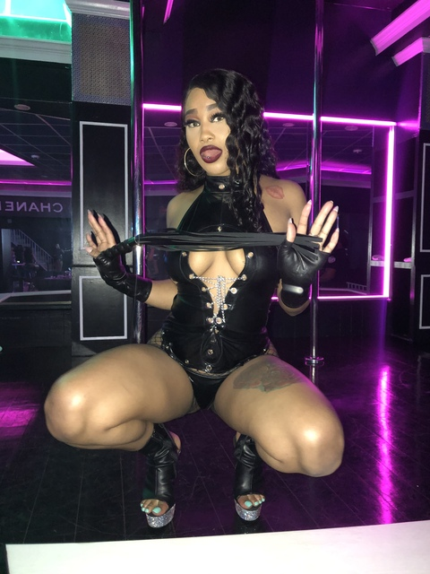 mistressamor15 onlyfans leaked picture 2