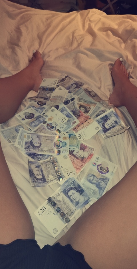 moneyqueenxox onlyfans leaked picture 2