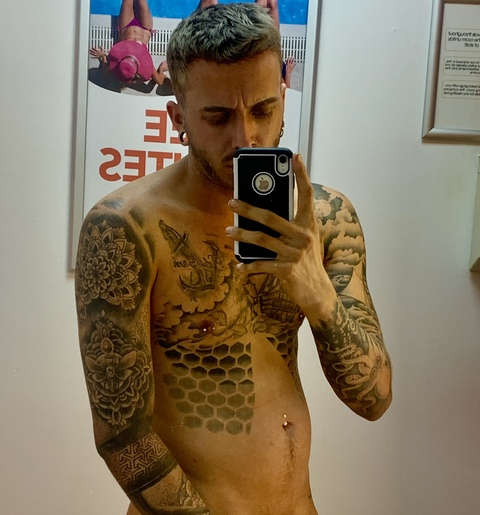 noakesy94 onlyfans leaked picture 2