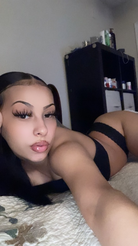 prettyasshalo onlyfans leaked picture 2