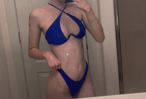 prettybitch2001 onlyfans leaked picture 2