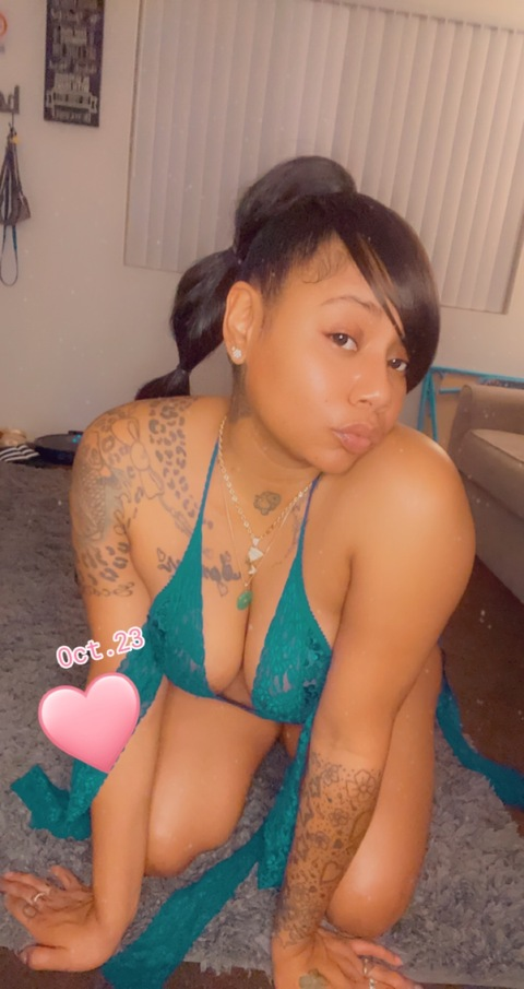 seecretsofshayy onlyfans leaked picture 2