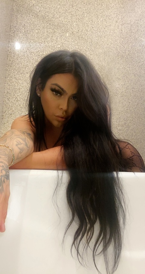 shesnotmia onlyfans leaked picture 2