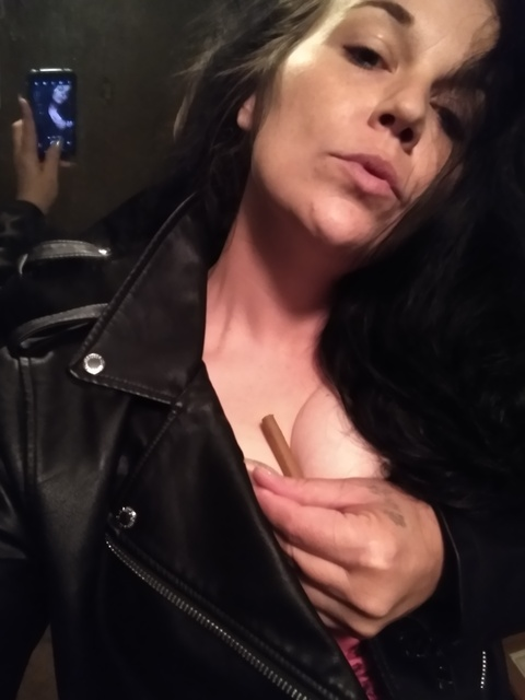 smokingwoman onlyfans leaked picture 2