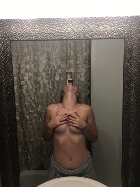 snowbunnysuga onlyfans leaked picture 2