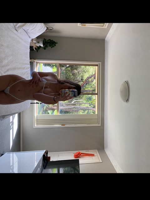 sophia.roseee onlyfans leaked picture 2