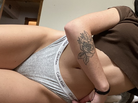 spicyjviolet onlyfans leaked picture 2