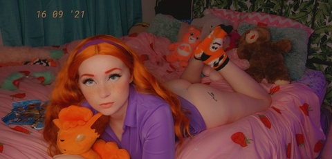 strawberrycake88 onlyfans leaked picture 2