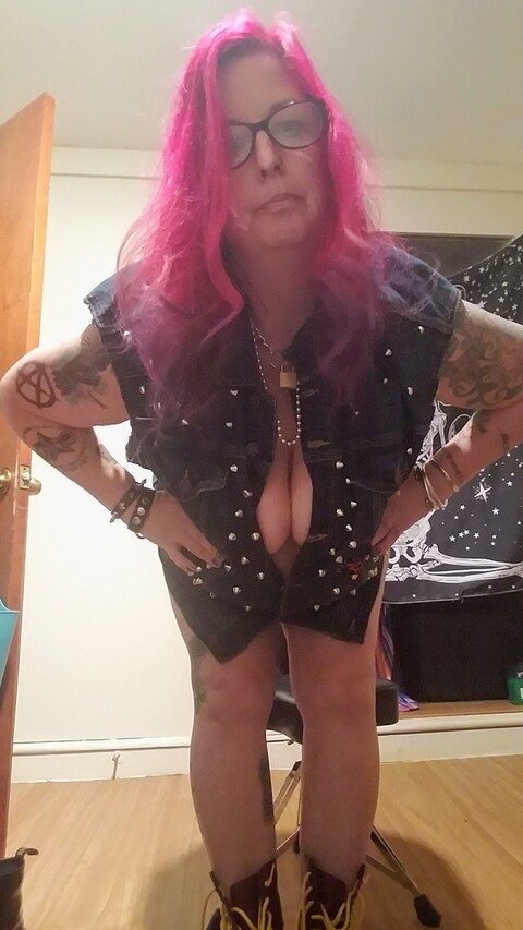 streetpunkamma onlyfans leaked picture 2