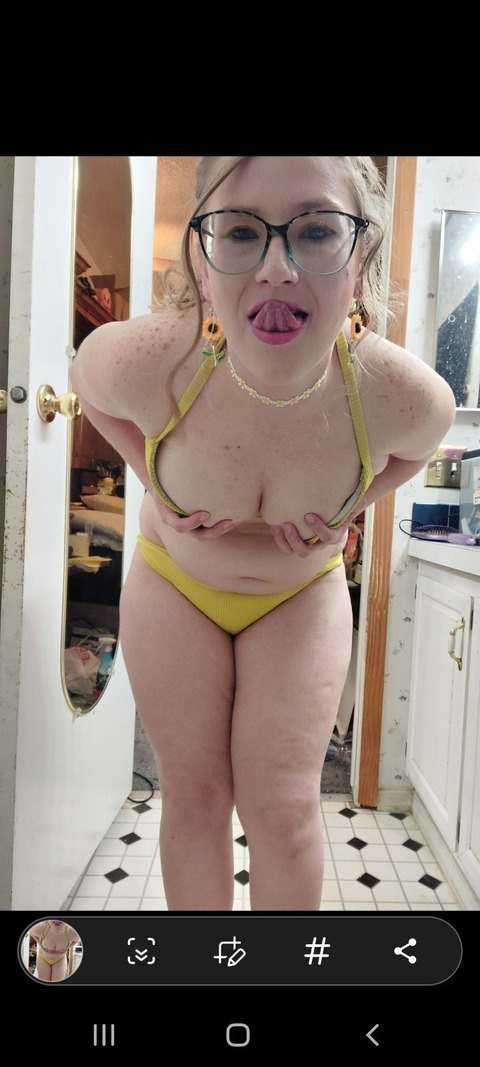 sunflowergirl21 onlyfans leaked picture 2