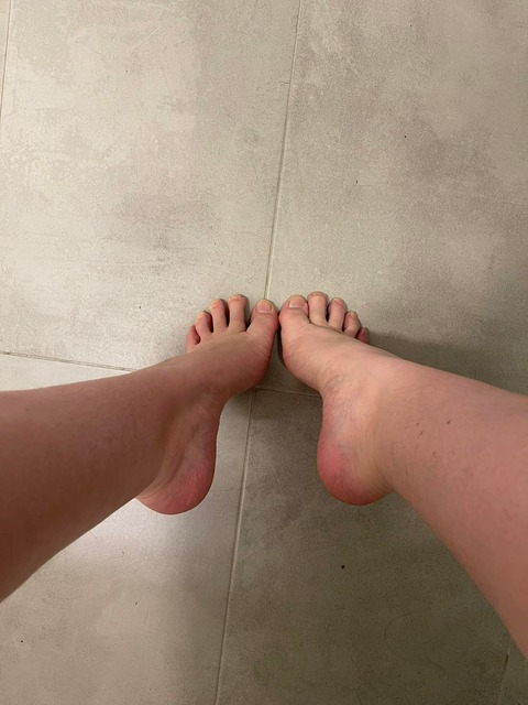 sweeetfeet96 onlyfans leaked picture 2