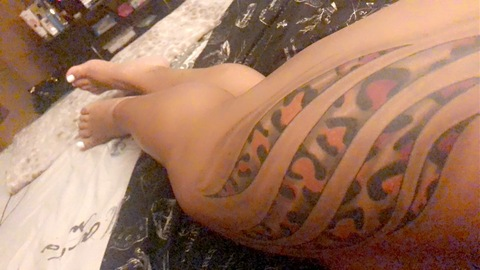 thighzqueen onlyfans leaked picture 2