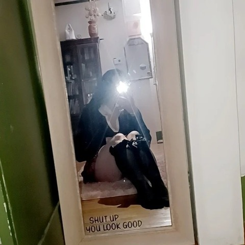 tipsy.gypsyy onlyfans leaked picture 2