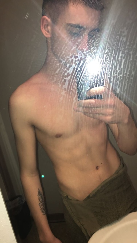 twink-tommy onlyfans leaked picture 2