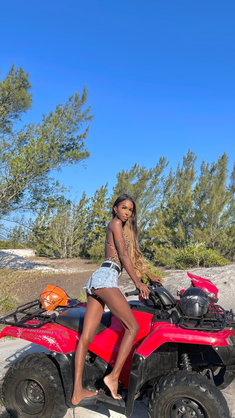 victoriacarolino onlyfans leaked picture 2