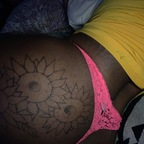 yellowcanary19 onlyfans leaked picture 1